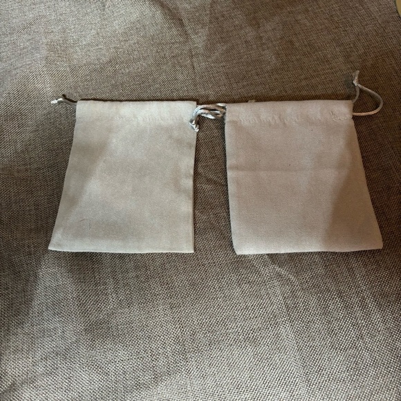 Bundle Kendra Scott Jewelry Dust Bag (2) - Picture 5 of 5